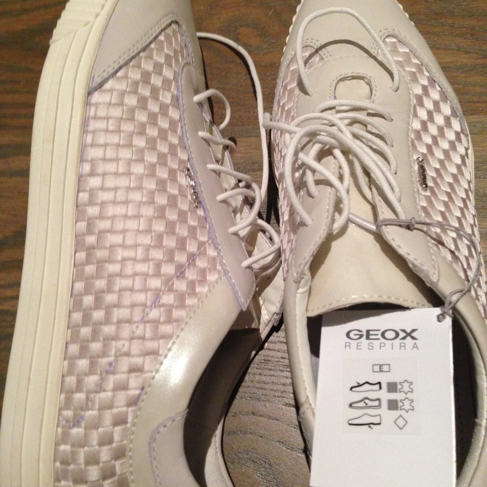 White leather sneakers NWT Geox